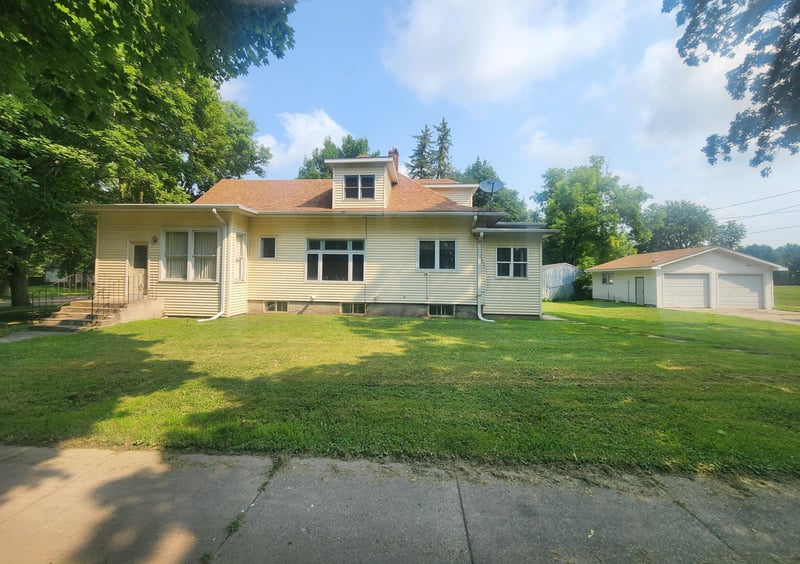 120 Park Ave W, Renville, MN 56284