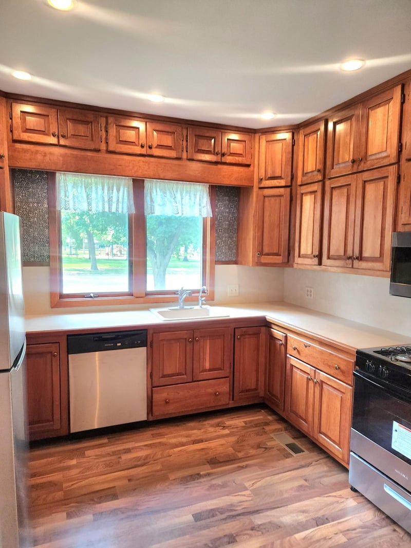 120 Park Ave W, Renville, MN 56284
