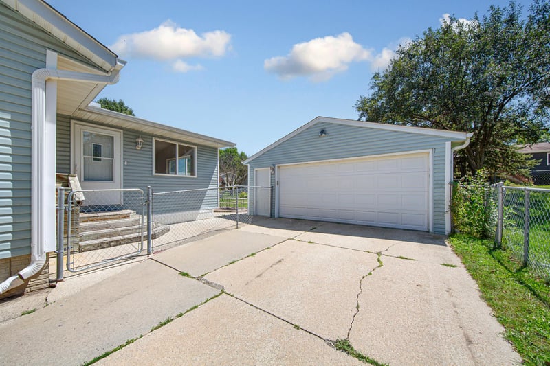 2114 51st St NW, Rochester, MN 55901