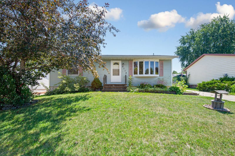 2114 51st St NW, Rochester, MN 55901