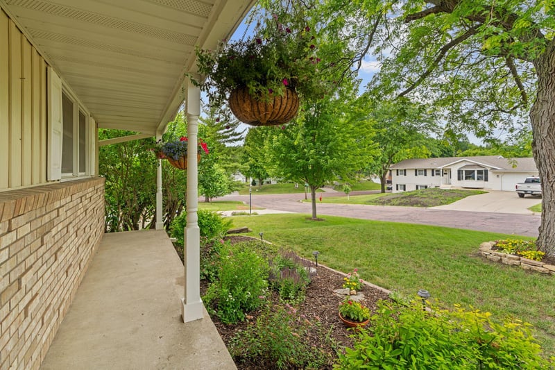 137 Atwood Dr, Mankato, MN 56001