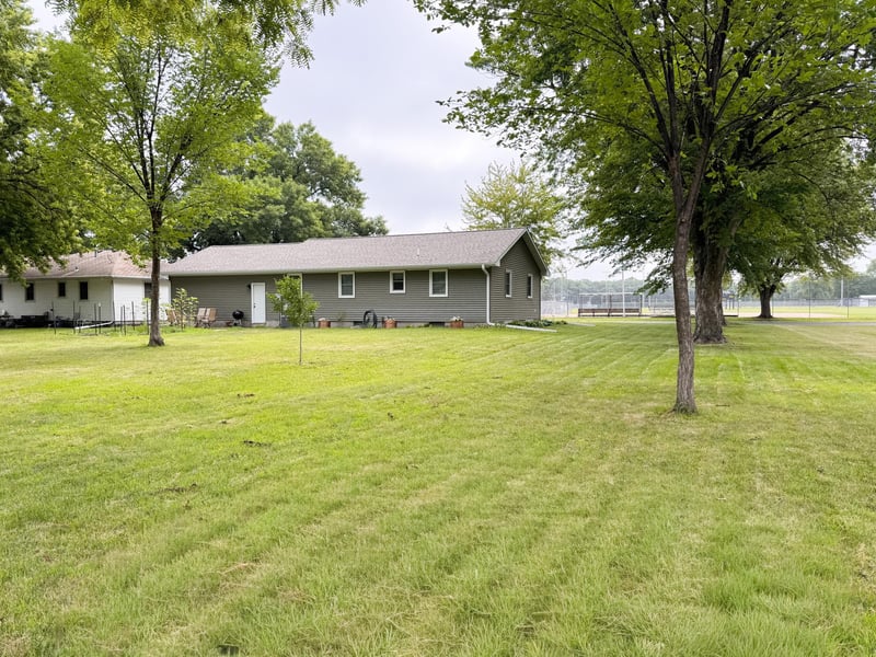 811 8th St, Gaylord, MN 55334