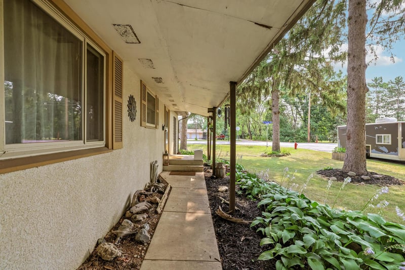 2735 18th Ave E, North Saint Paul, MN 55109
