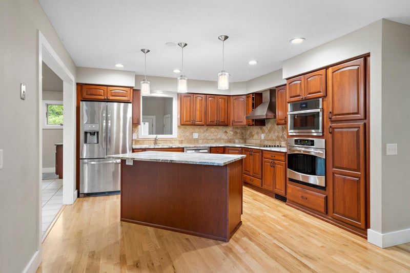 18510 25th Ave N, Plymouth, MN 55447