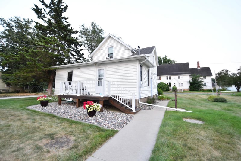 196 Mill St, Zumbrota, MN 55992