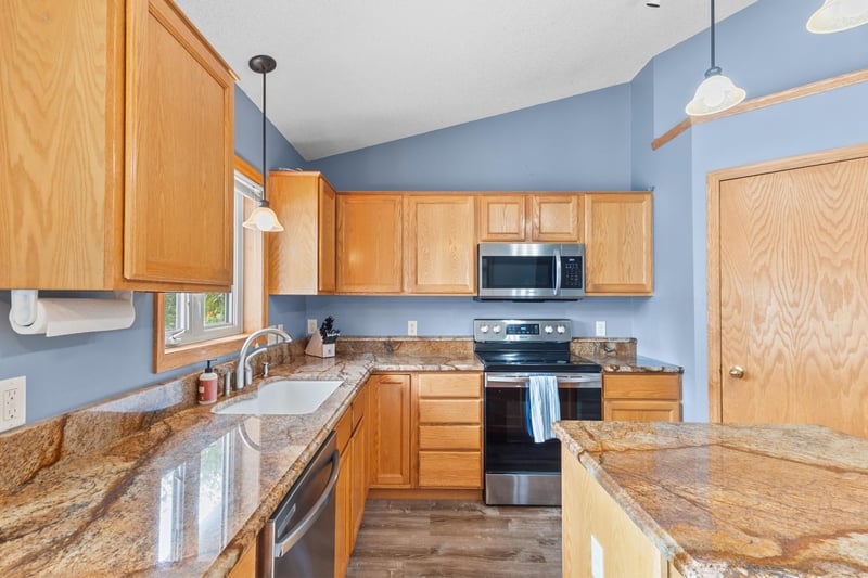 15712 Crocus Ave W, Rosemount, MN 55068