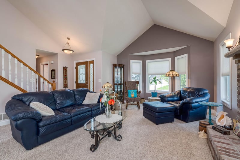 1007 Crystal Lake Dr, Lake Crystal, MN 56055