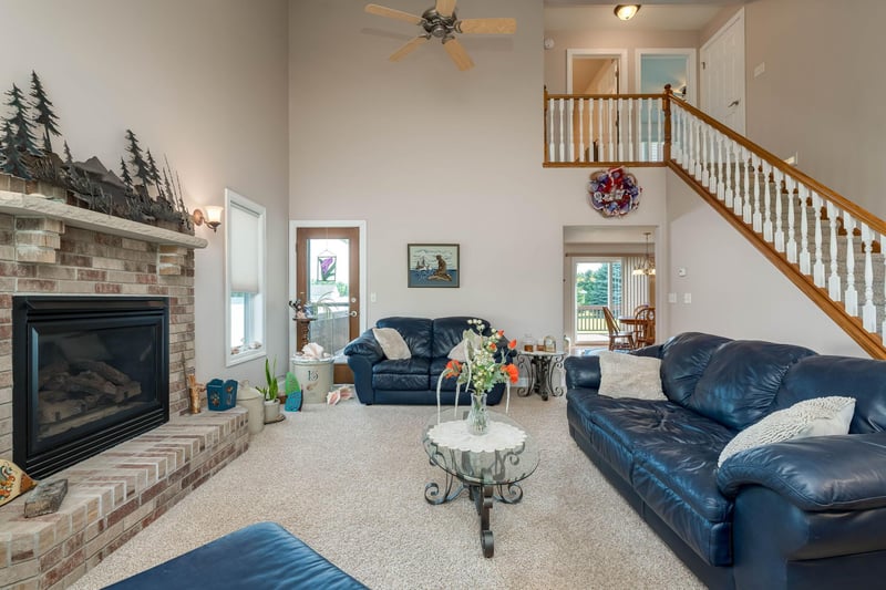 1007 Crystal Lake Dr, Lake Crystal, MN 56055