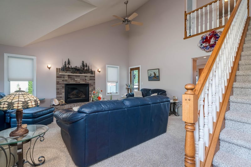 1007 Crystal Lake Dr, Lake Crystal, MN 56055