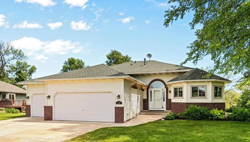 1505 14th St SE, Forest Lake, MN 55025