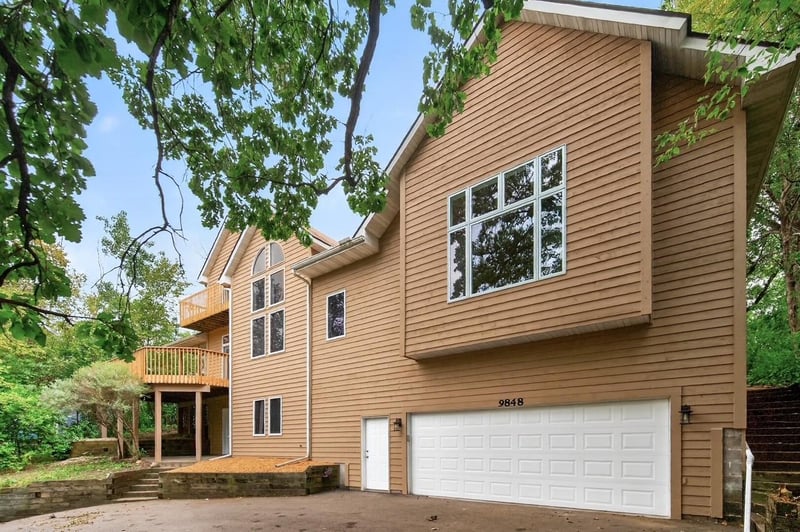 9848 Oak Shore Dr, Lakeville, MN 55044