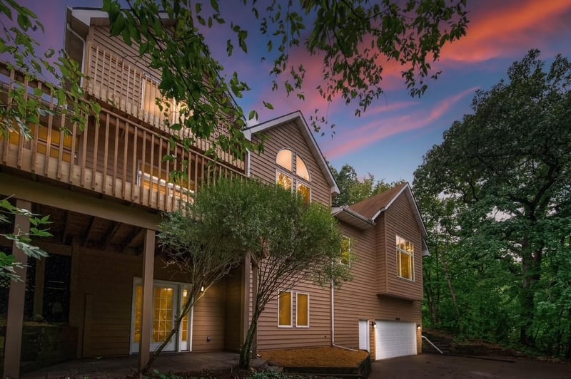 9848 Oak Shore Dr, Lakeville, MN 55044