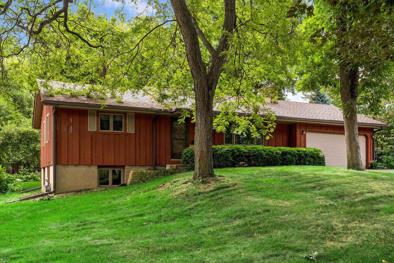1938 Midland Hills Rd, Roseville, MN 55113
