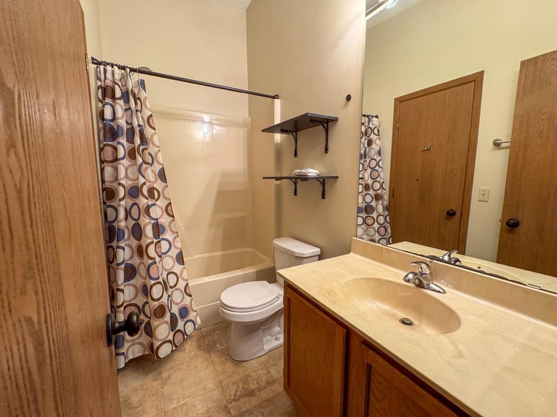 17562 Pond Cir, Eden Prairie, MN 55346