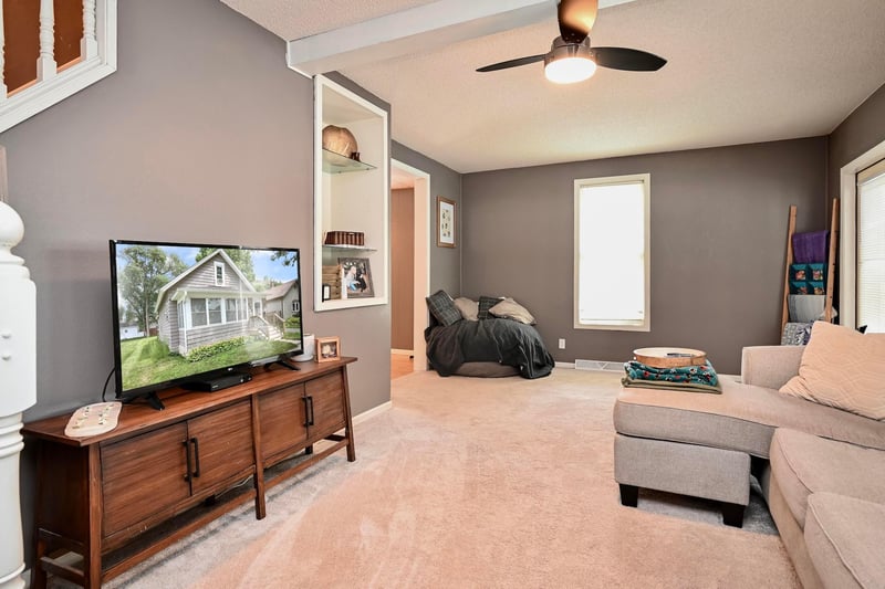 928 W Howard St, Winona, MN 55987