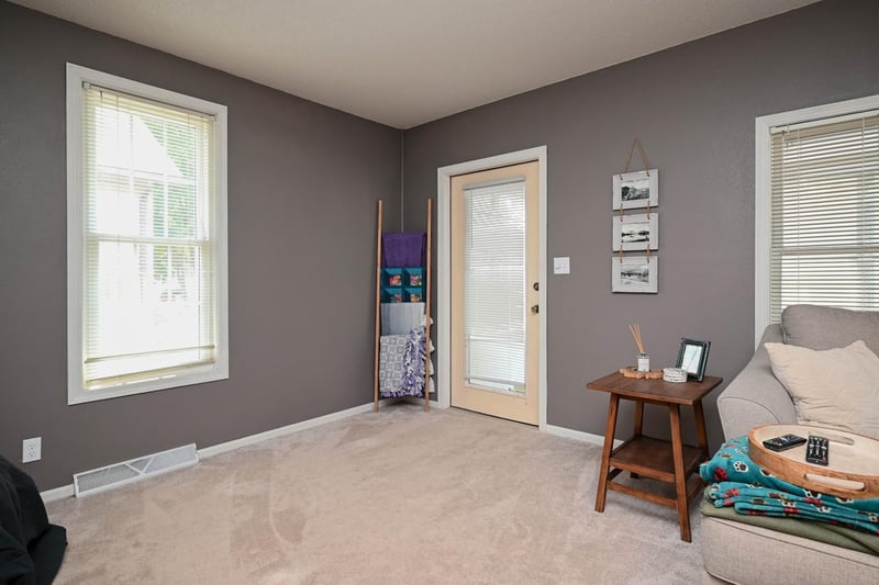928 W Howard St, Winona, MN 55987