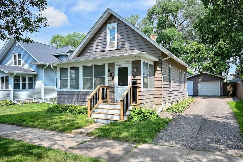 928 W Howard St, Winona, MN 55987