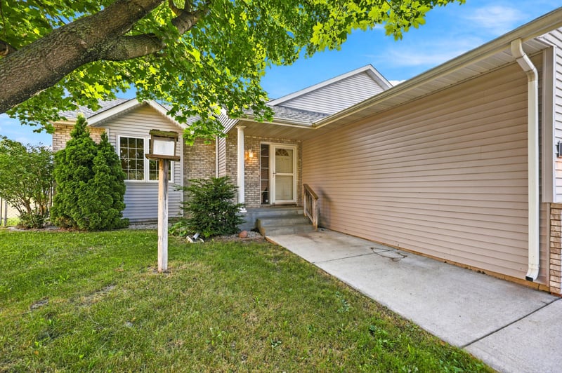 1351 Rolling Oaks Dr, Hanover, MN 55341