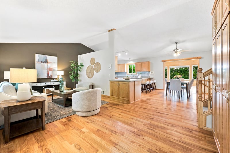 1351 Rolling Oaks Dr, Hanover, MN 55341
