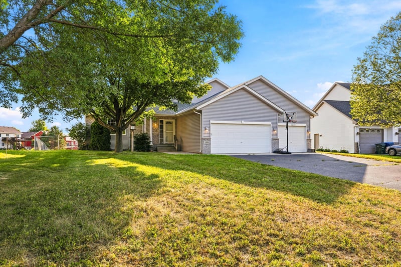 1351 Rolling Oaks Dr, Hanover, MN 55341