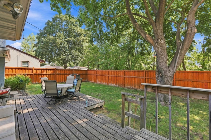 8 6th Ave NE, Osseo, MN 55369