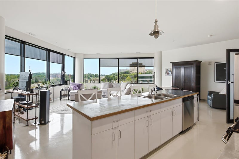 5601 Smetana Dr #512, Minnetonka, MN 55343