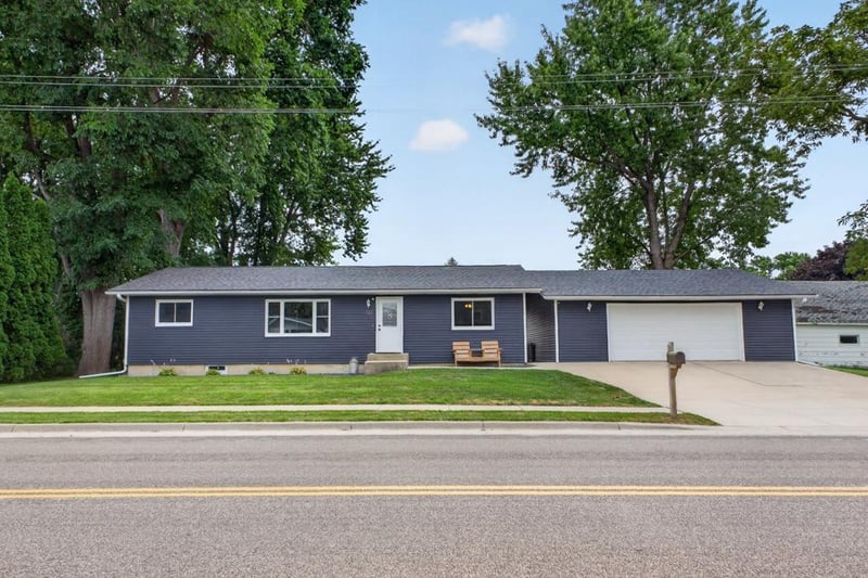 130 4th Ave NW, Elgin, MN 55932