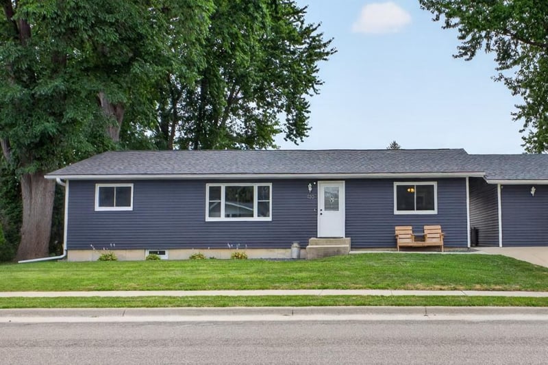 130 4th Ave NW, Elgin, MN 55932