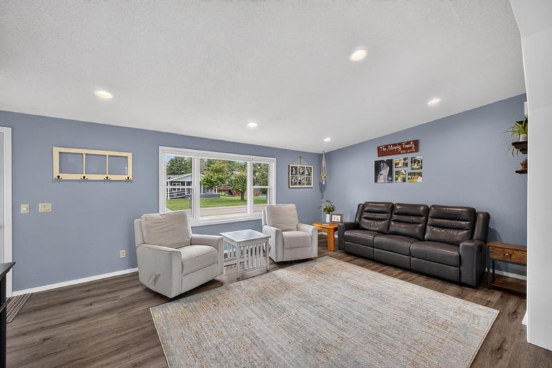 130 4th Ave NW, Elgin, MN 55932
