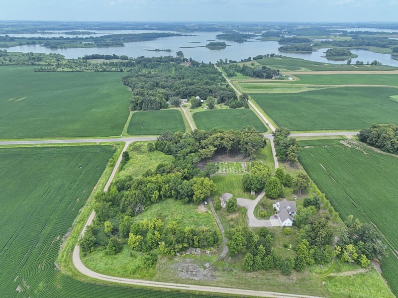 23015 230th St, Hutchinson, MN 55350