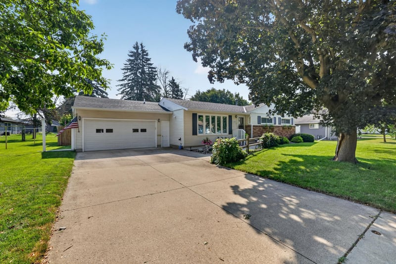 1415 Linn Ave, Owatonna, MN 55060