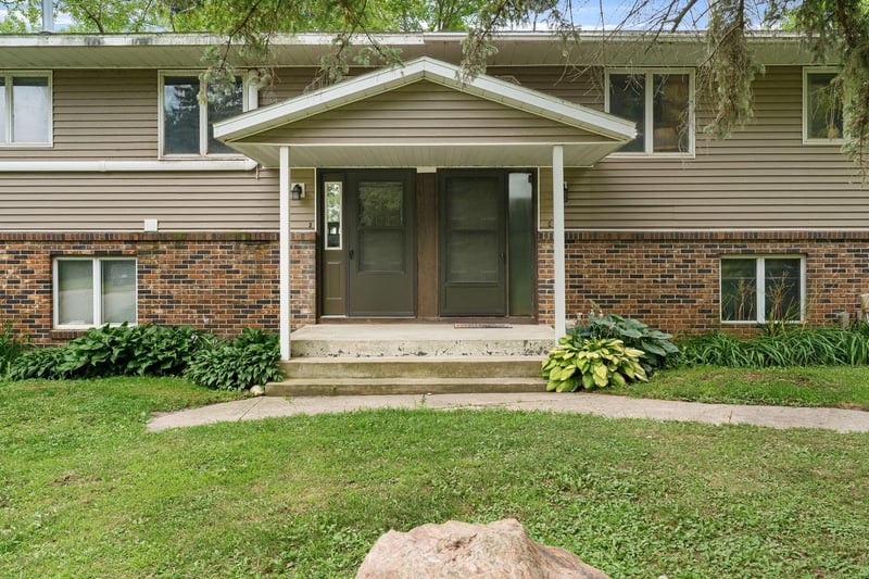 6950 French Lake Ct, Faribault, MN 55021