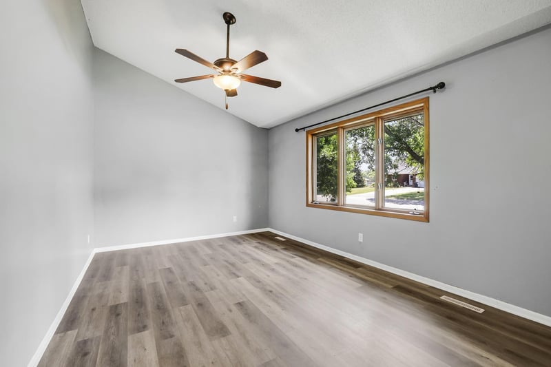 6168 Cougar Trl, North Branch, MN 55056