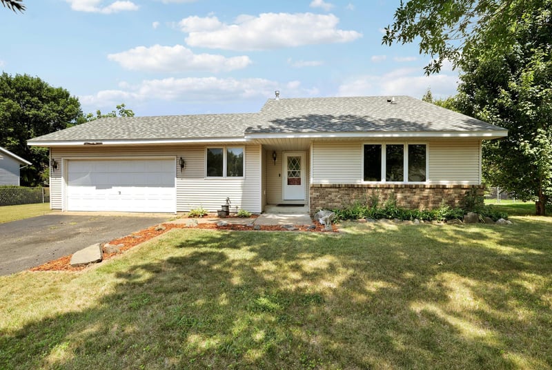 6168 Cougar Trl, North Branch, MN 55056