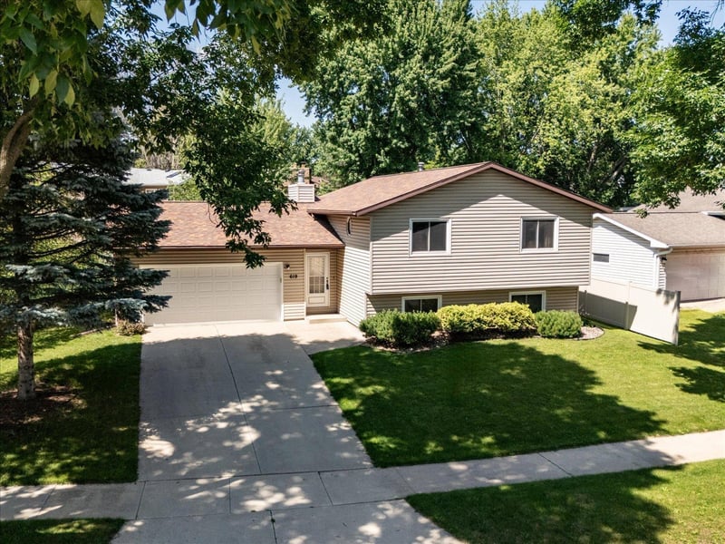 619 Chalet Dr NW, Rochester, MN 55901