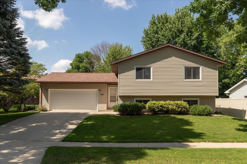 619 Chalet Dr NW, Rochester, MN 55901