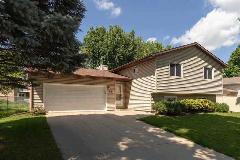 619 Chalet Dr NW, Rochester, MN 55901