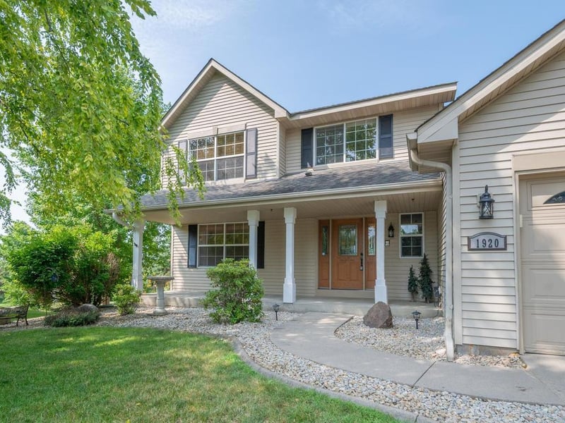 1920 Clearwater Rd, Waconia, MN 55387