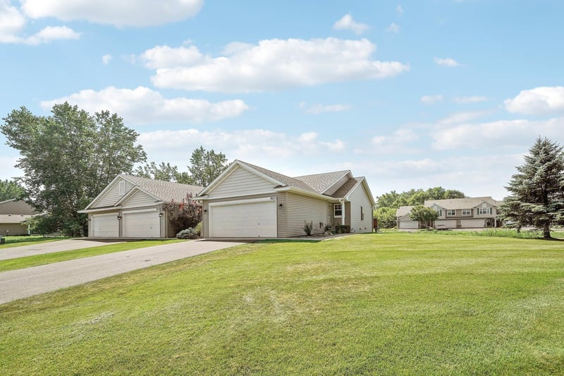 7633 Fox Creek Ct, Greenfield, MN 55373