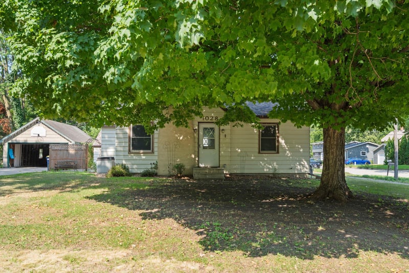 1028 1st Ave NE, Faribault, MN 55021
