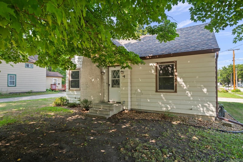 1028 1st Ave NE, Faribault, MN 55021
