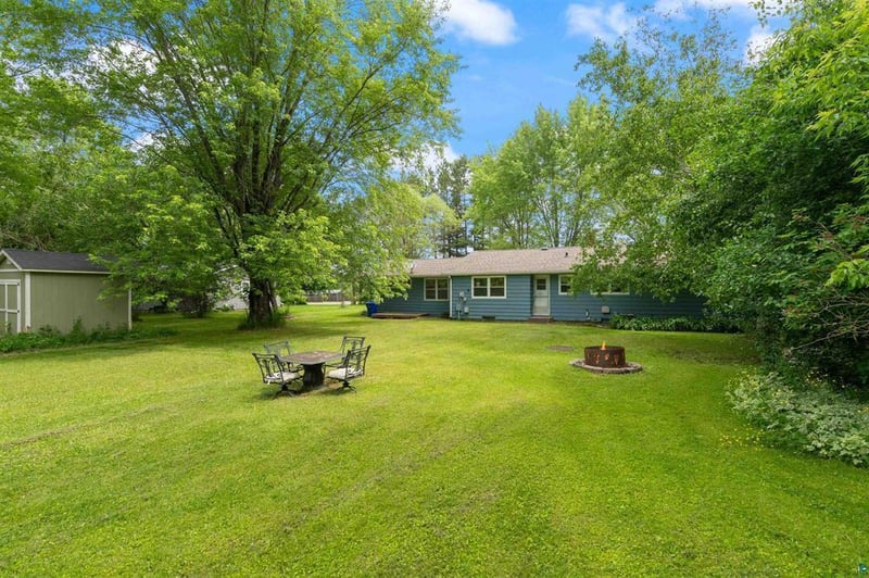 908 Lakeshore Dr, Moose Lake, MN 55767