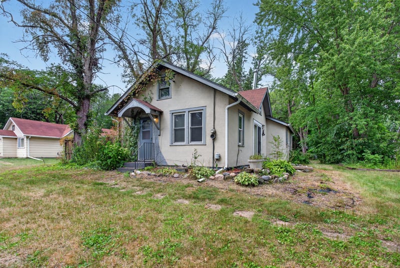 835 W 2nd St, Rush City, MN 55069
