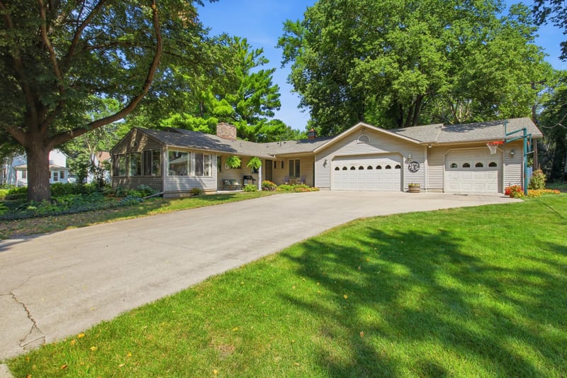 302 N 9th St, Montevideo, MN 56265