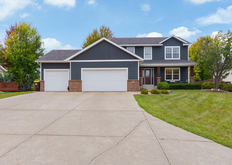 506 Chalupsky Ave NE, New Prague, MN 56071