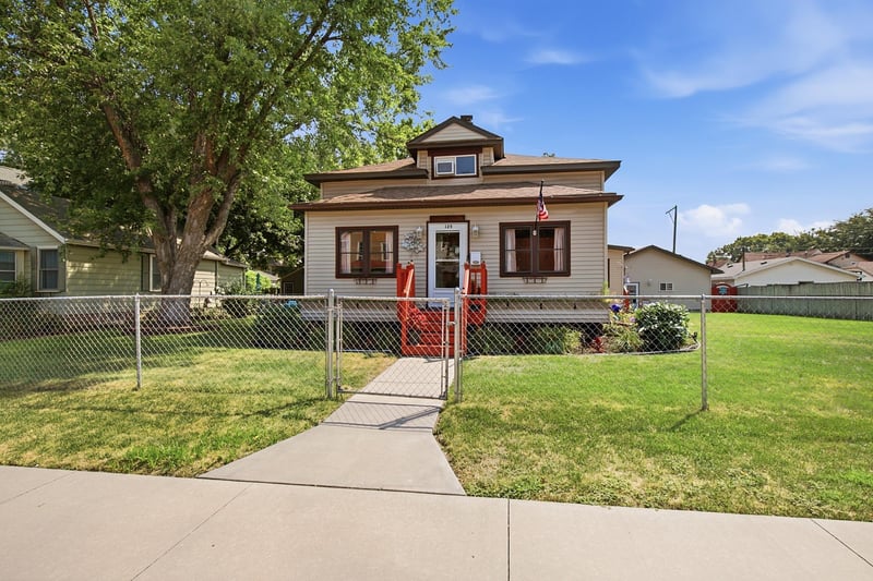 125 3rd Ave S, South Saint Paul, MN 55075
