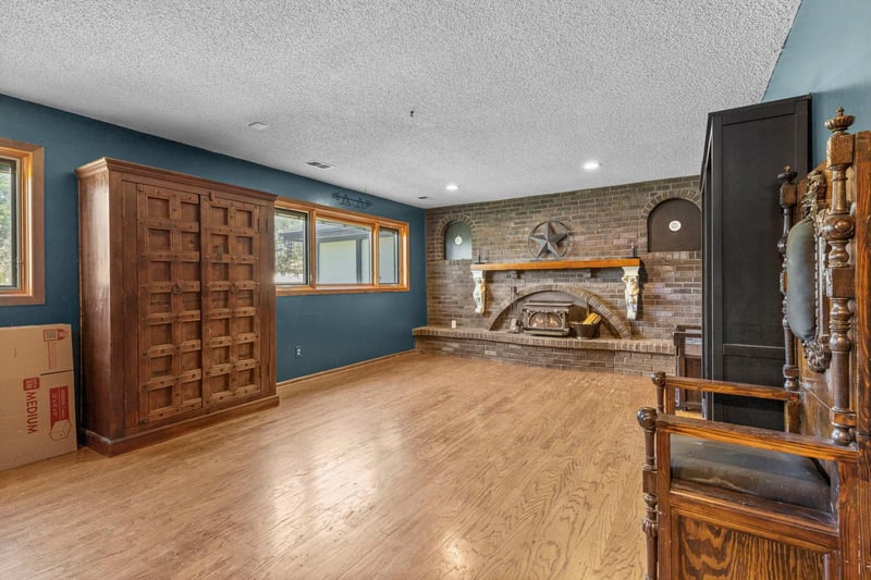 14011 Hayes Rd, Apple Valley, MN 55124