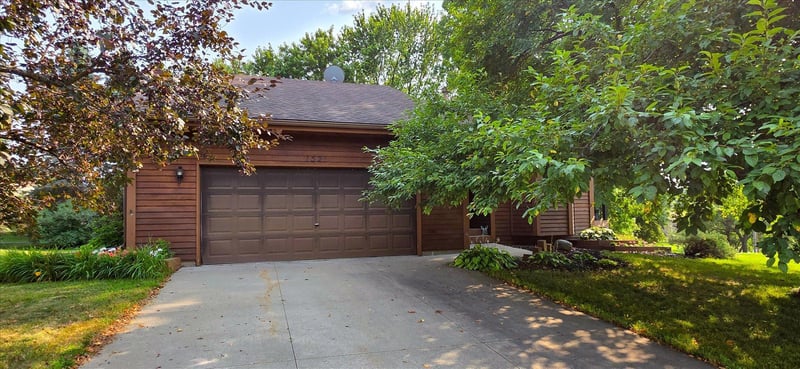 1521 Bruers Ct, Chaska, MN 55318