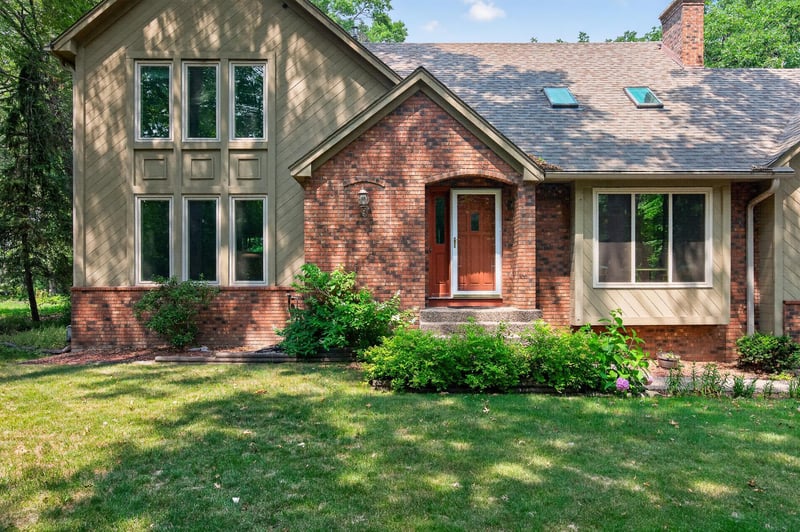 867 Lois Ln, Lino Lakes, MN 55014