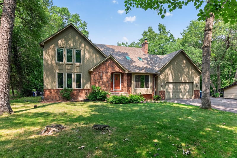867 Lois Ln, Lino Lakes, MN 55014